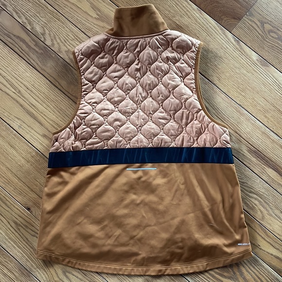 Ladies Nike running vest - Picture 2 of 6